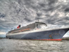 Queen Marry 2 Elbe Hamburg Germany Queen Marry 2 Elbe Hamburg Germany